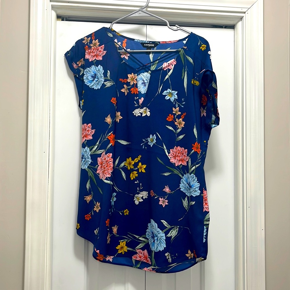 Women’s size medium top
